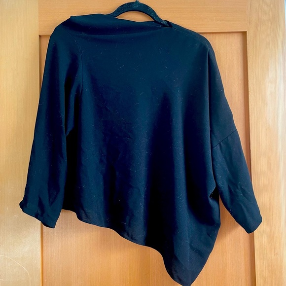 Unique neckline, asymmetrical blouse - Picture 3 of 3